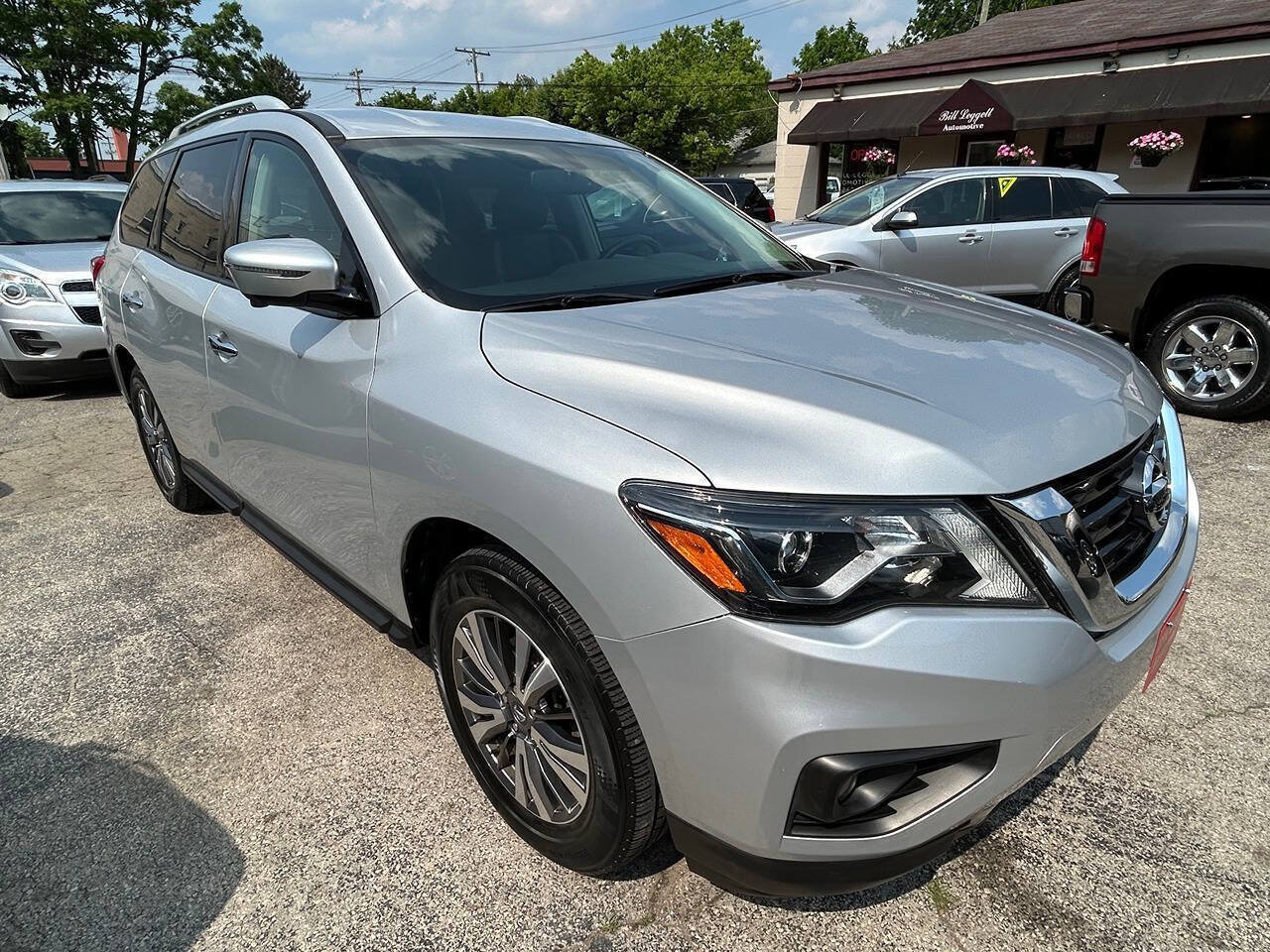 Used 2019 Nissan Pathfinder SL AWD/4WD image 14