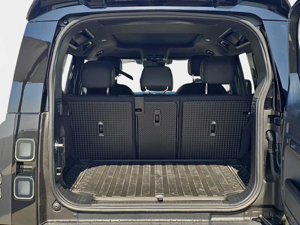 New 2026 Land Rover Defender 110 V8 image 12