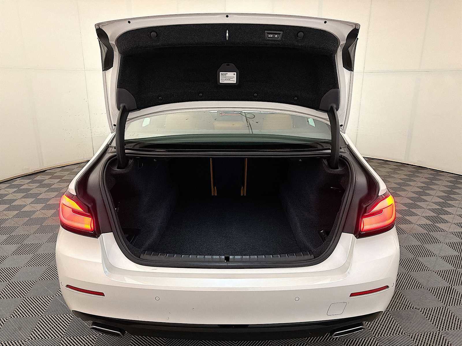 Certified 2023 BMW 530i xDrive w/ Convenience Package image 23