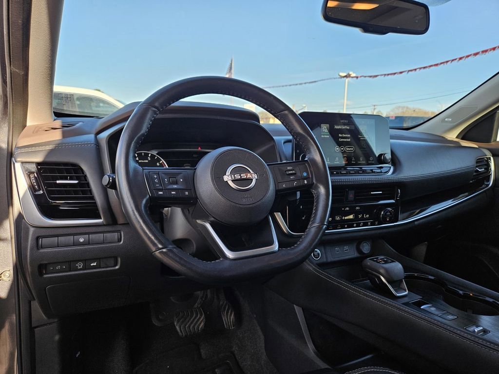 Used 2023 Nissan Rogue SL w/ SL Premium Package image 14