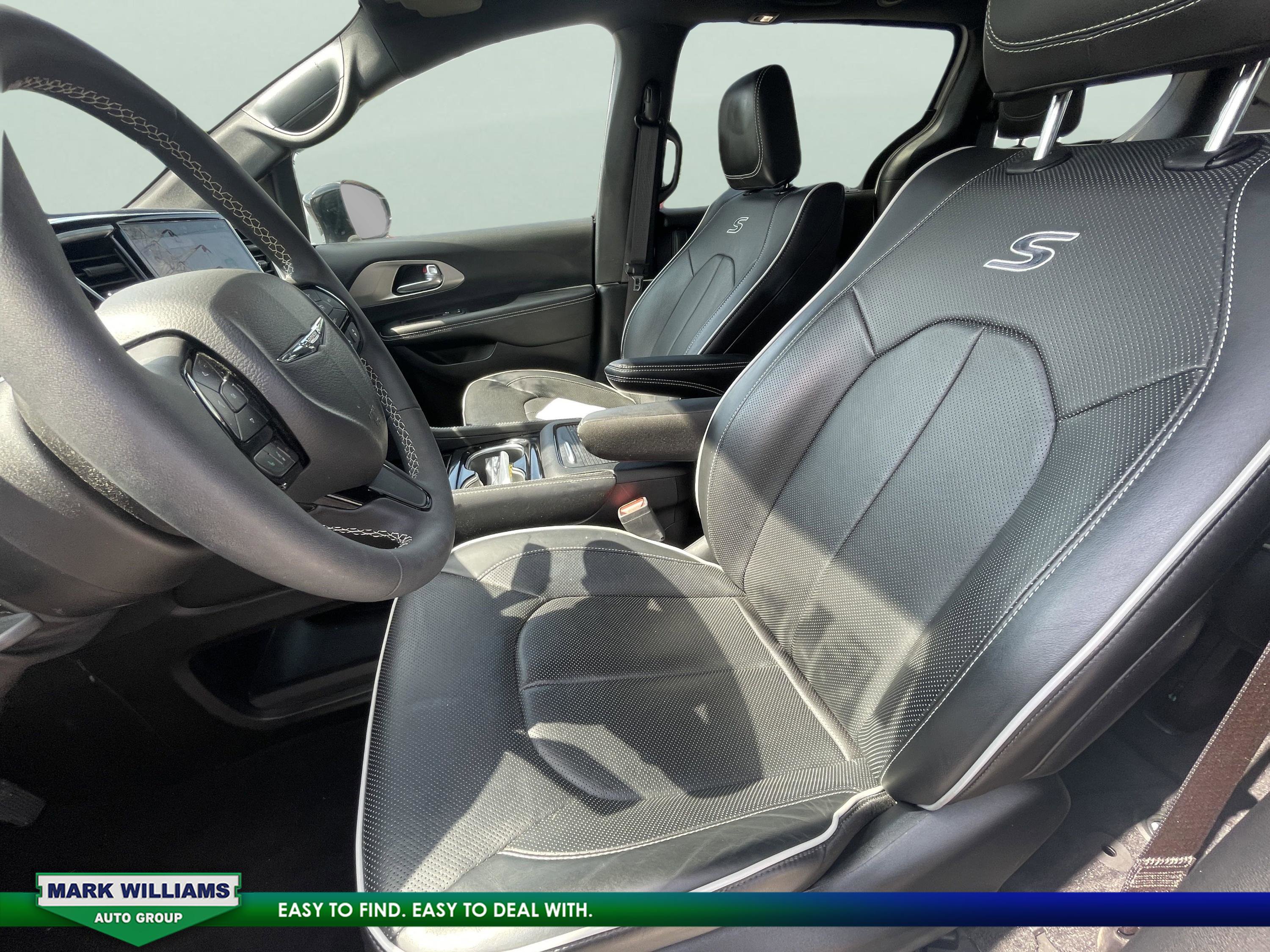 Used 2024 Chrysler Pacifica Limited w/ S Appearance Package image 11