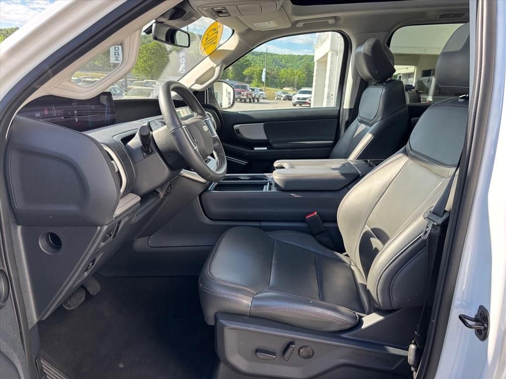 Used 2025 Ford Expedition Active RWD image 10
