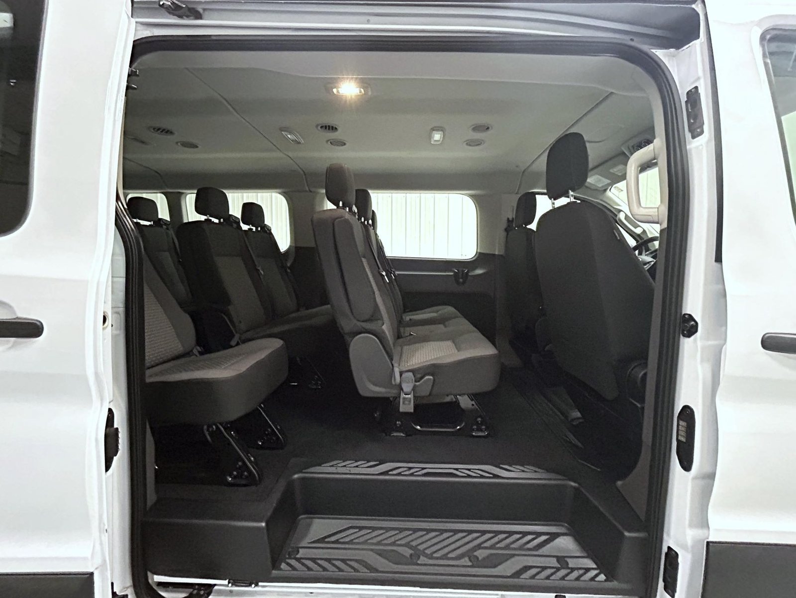 Used 2025 Ford Transit 350 XLT RWD image 17