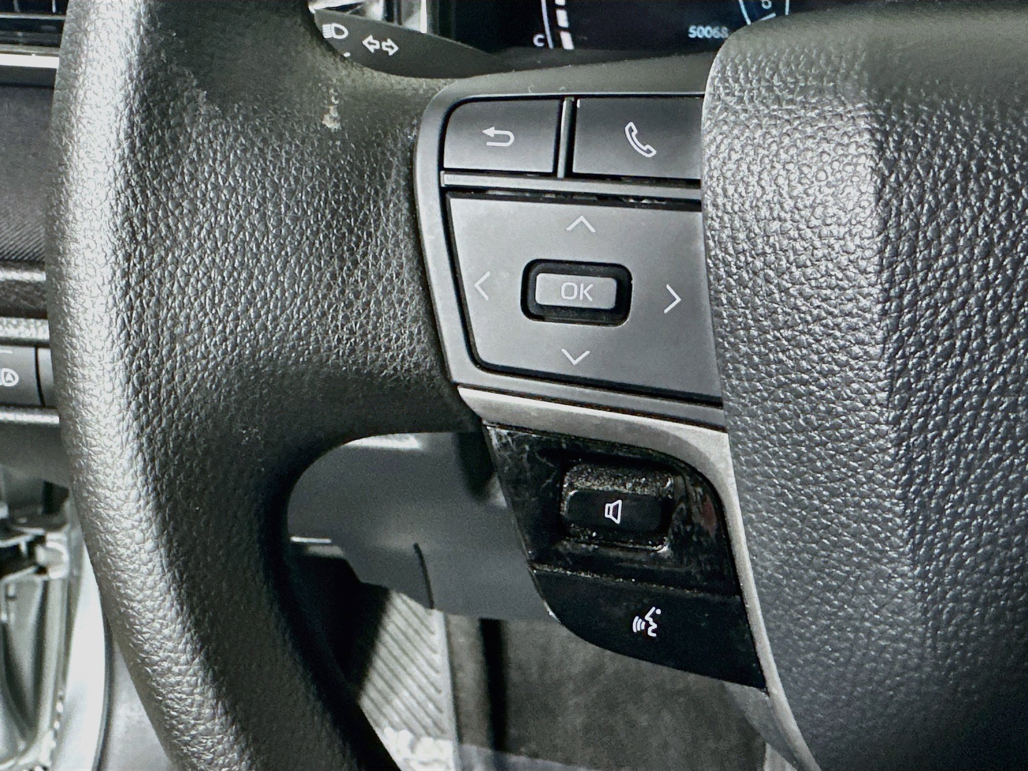 Used 2025 Toyota Camry LE w/ Convenience Package FWD image 16