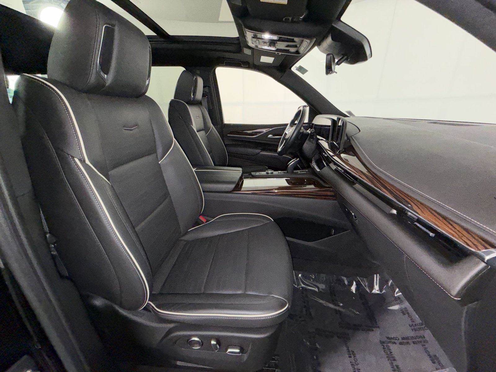 Used 2023 Cadillac Escalade Premium Luxury w/ Performance Package AWD/4WD image 28
