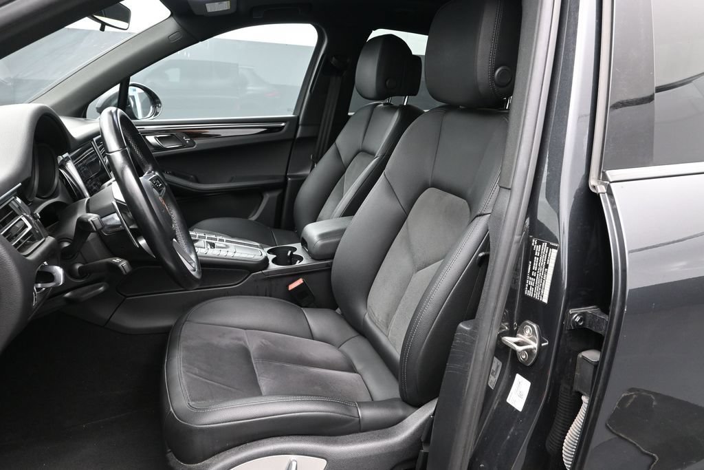 Certified 2021 Porsche Macan S AWD/4WD image 5