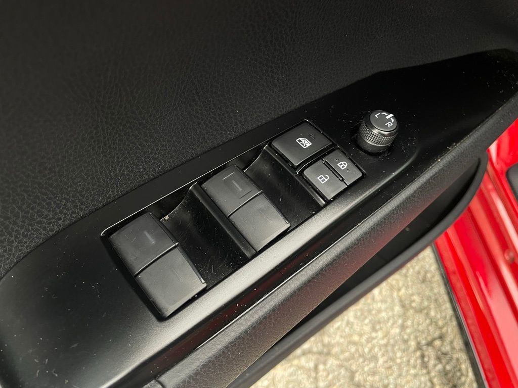 Used 2025 Toyota Camry SE w/ Convenience Package image 11