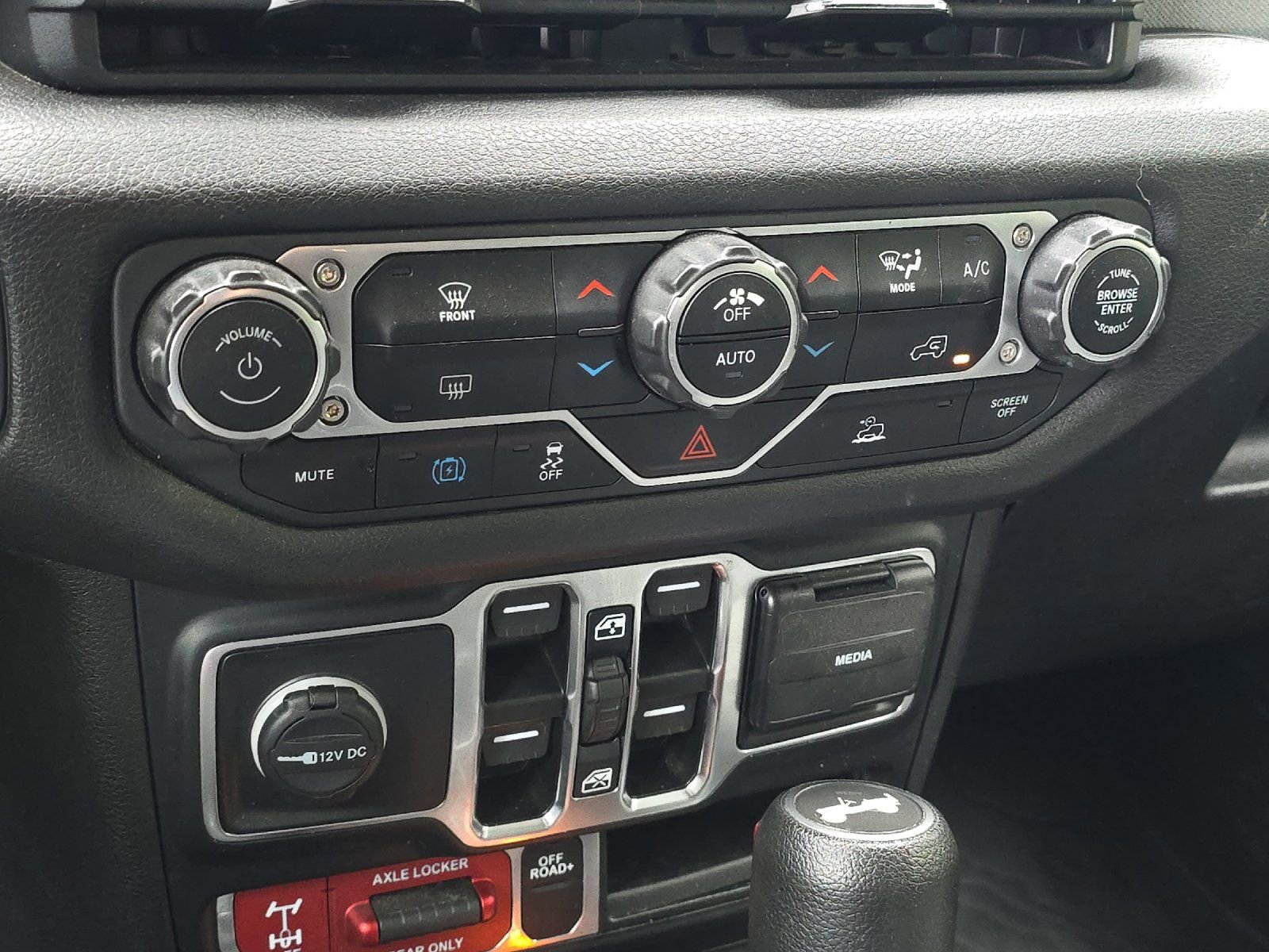 Used 2024 Jeep Wrangler Unlimited image 19