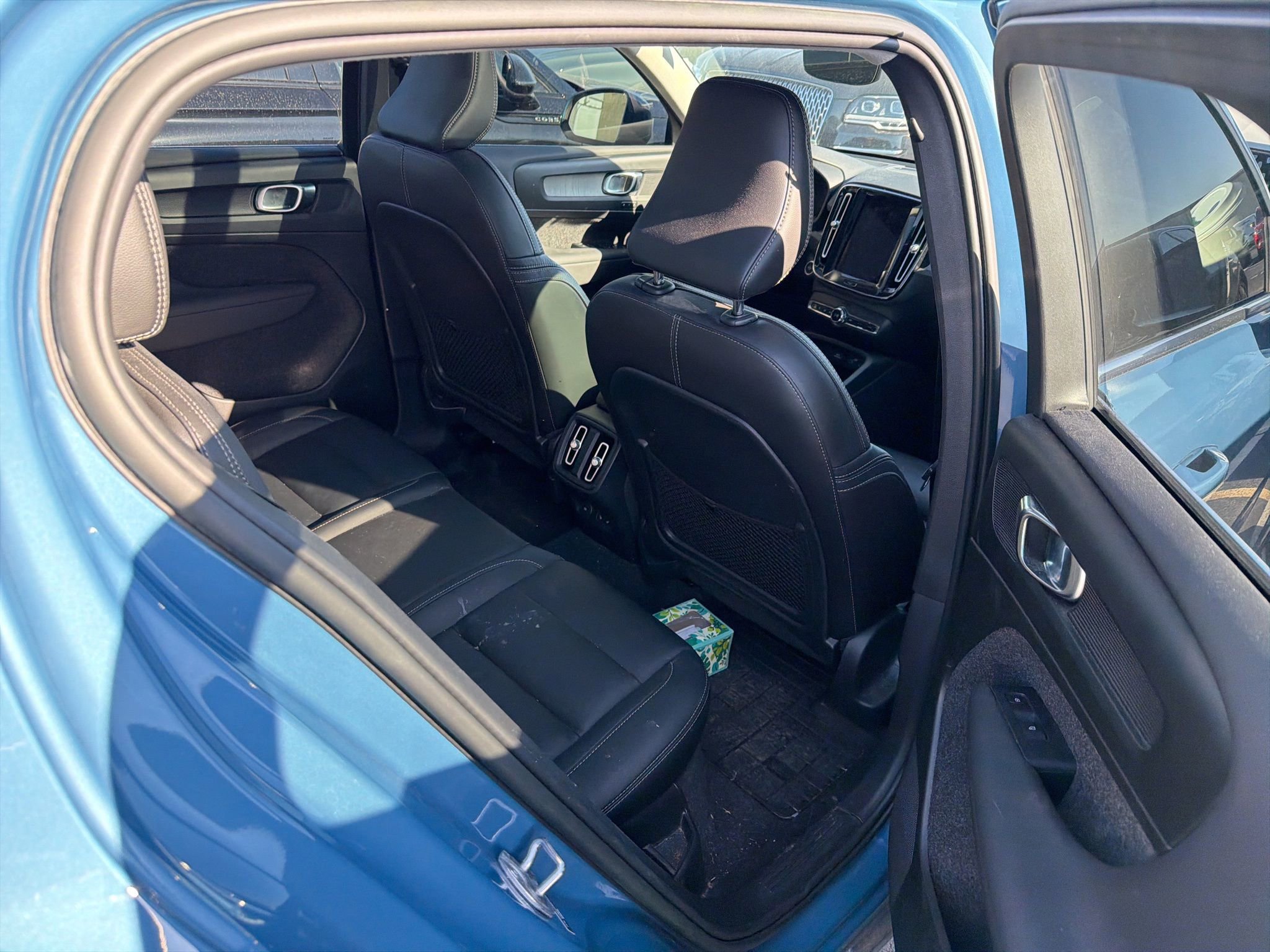 Used 2023 Volvo XC40 B5 Plus w/ Protection Package Premier image 7