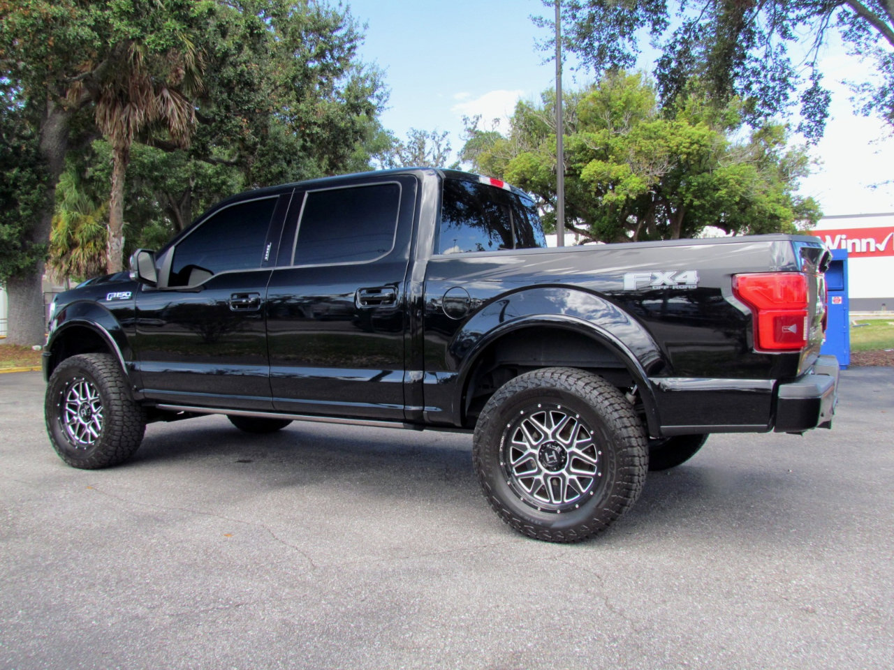 Used 2018 Ford F150 Lariat w/ Equipment Group 502A Luxury image 5