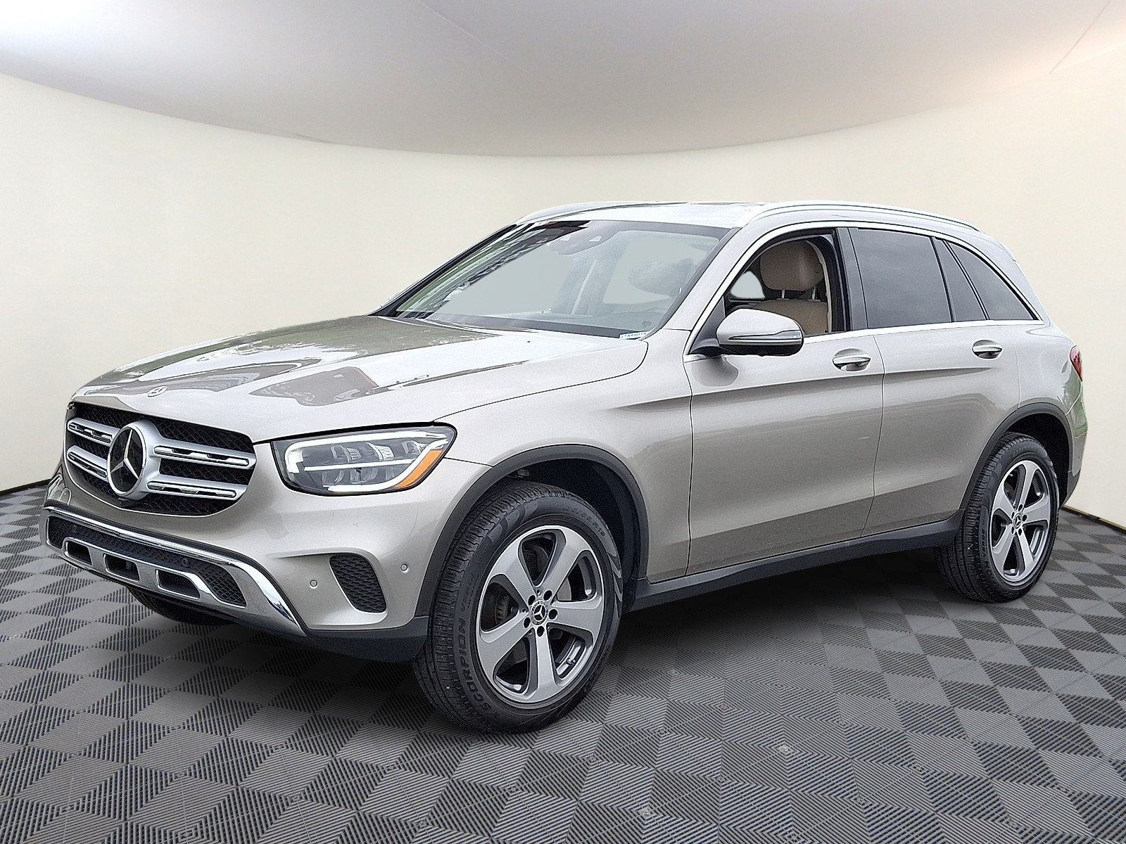 Used 2022 Mercedes-Benz GLC 300 4MATIC image 1
