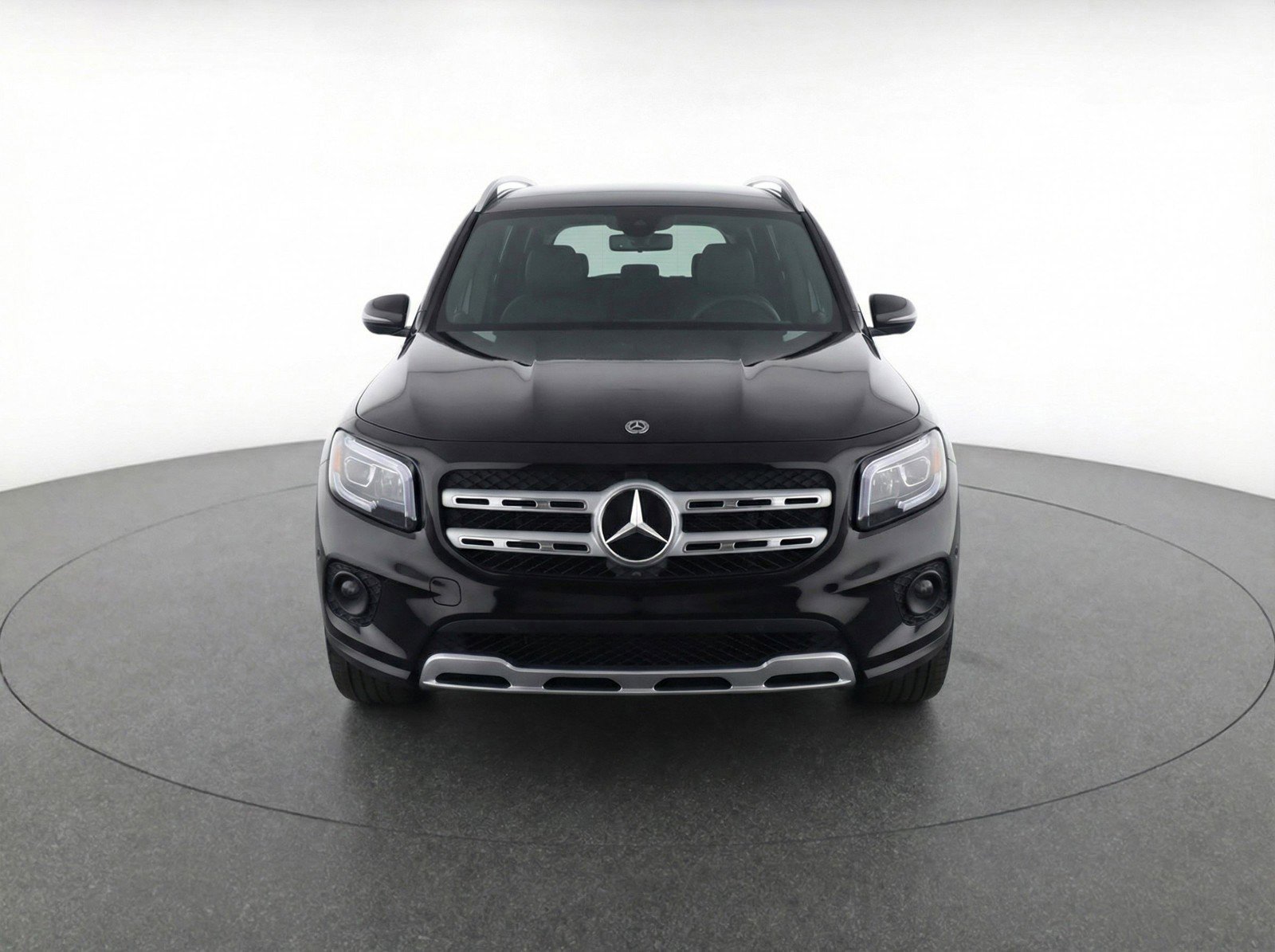 Used 2025 Mercedes-Benz GLB 250 4MATIC image 2