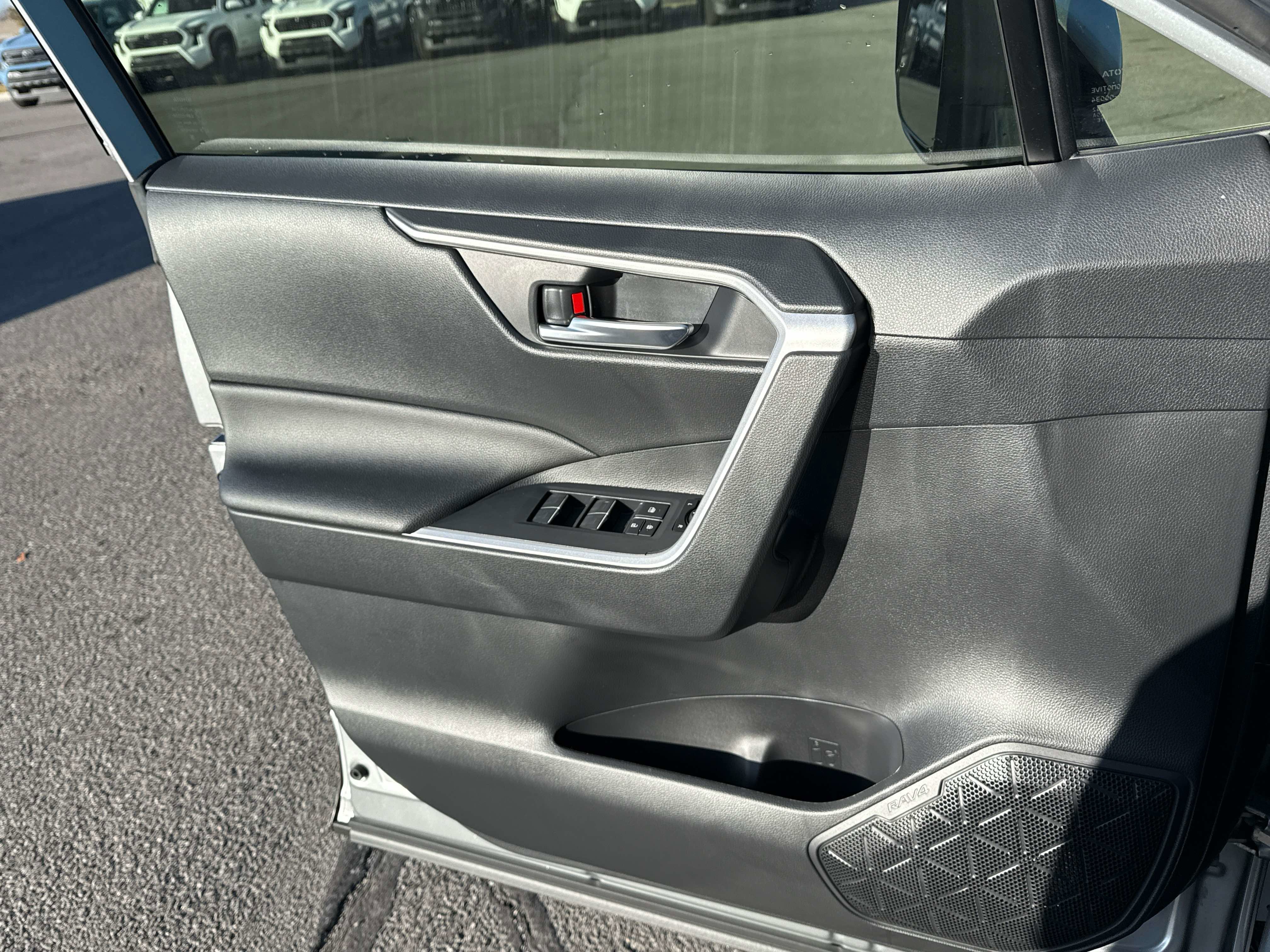 Used 2025 Toyota RAV4 XLE image 12