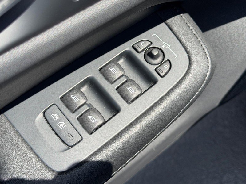 Certified 2025 Volvo S60 B5 Plus image 17