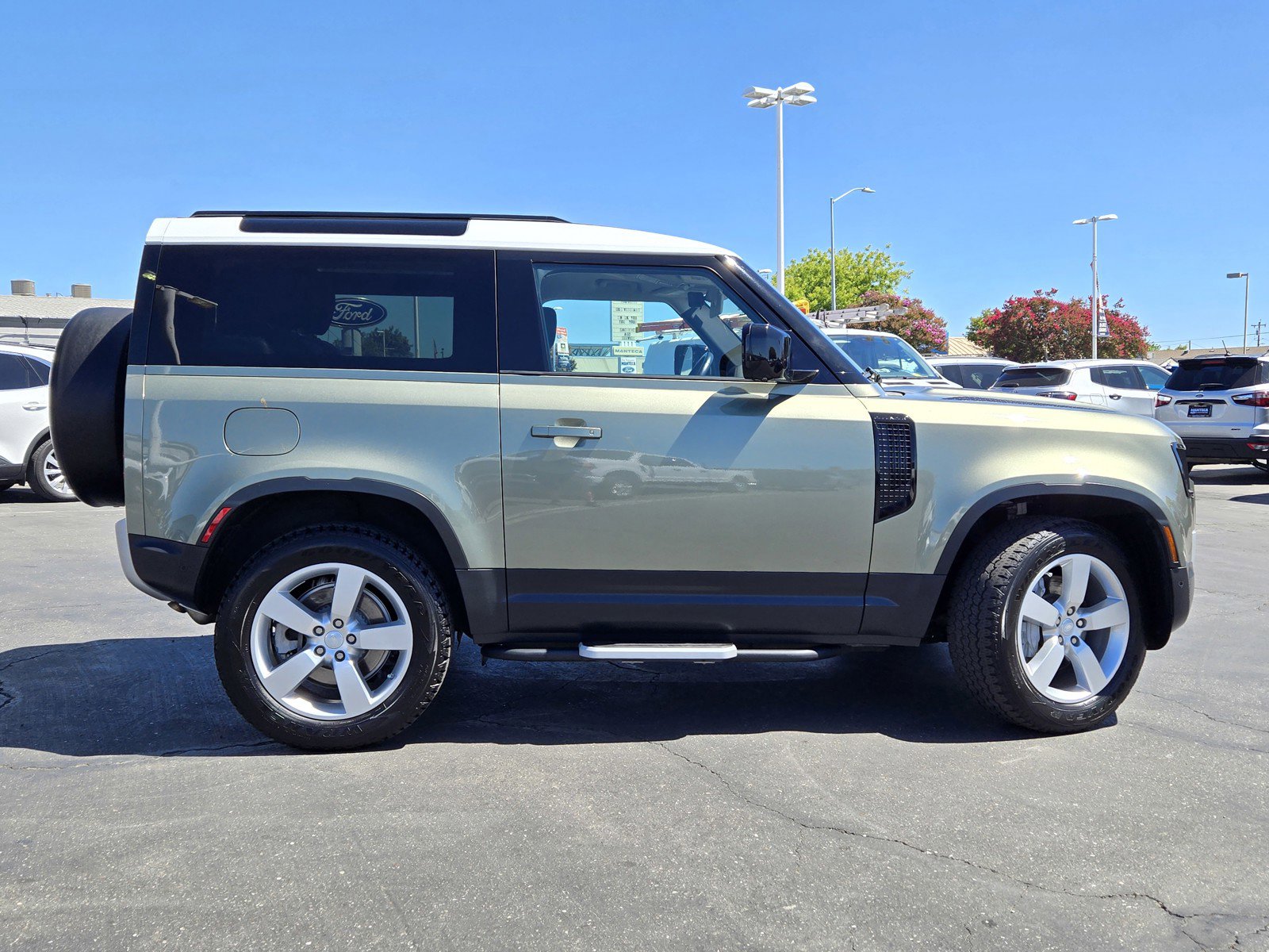 Used 2021 Land Rover Defender 90 First Edition image 3