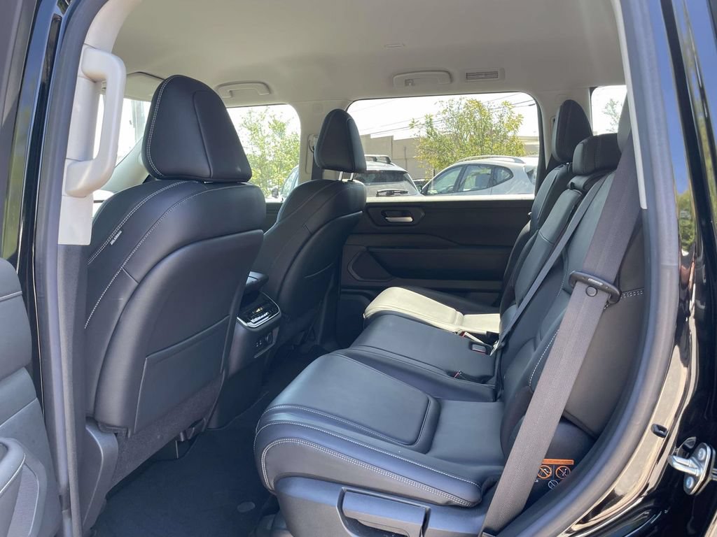 Used 2025 Nissan Armada SV AWD/4WD image 12