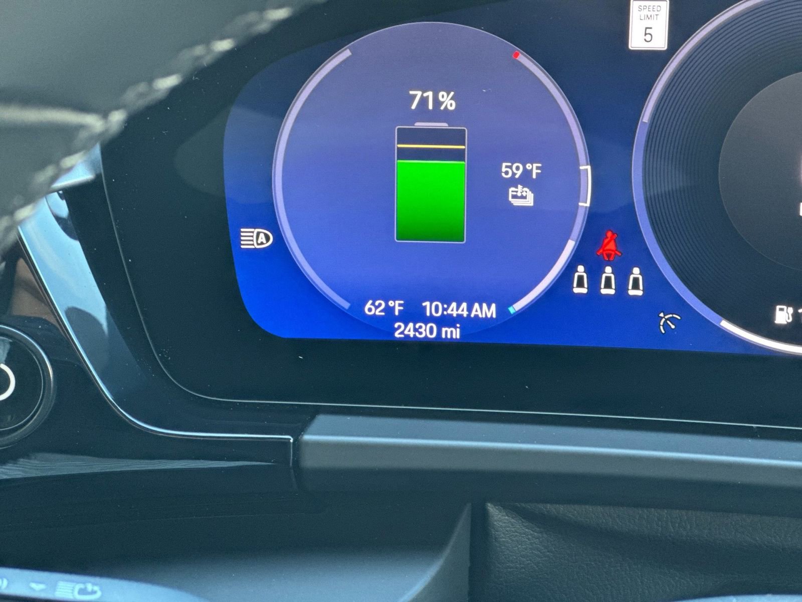 Certified 2025 Porsche Macan 4 Electric AWD/4WD image 32