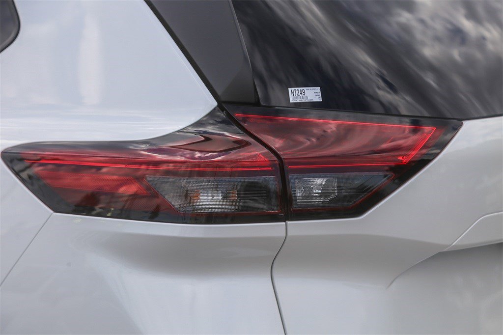 New 2026 Nissan Rogue SV image 9