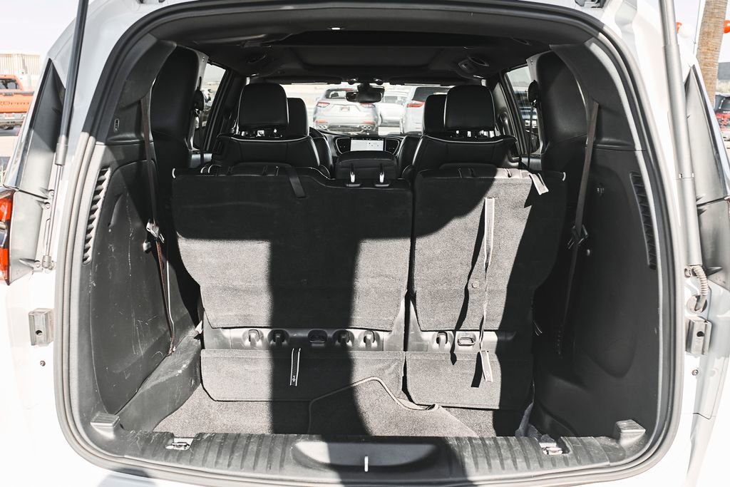 Used 2025 Chrysler Pacifica Limited image 8