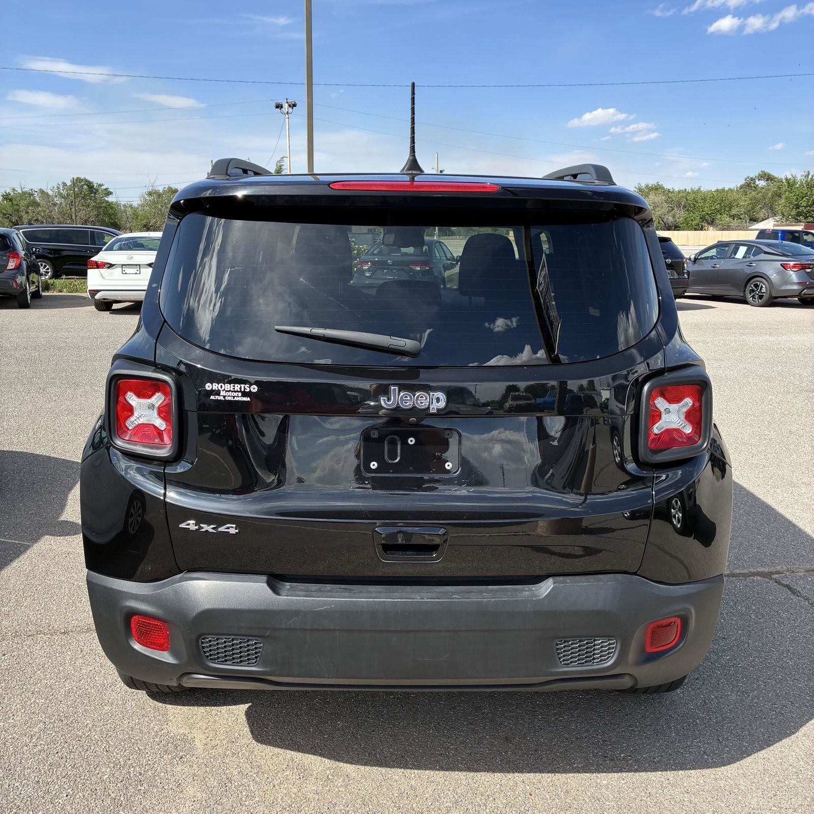 Used 2023 Jeep Renegade Latitude w/ Premium Group image 6