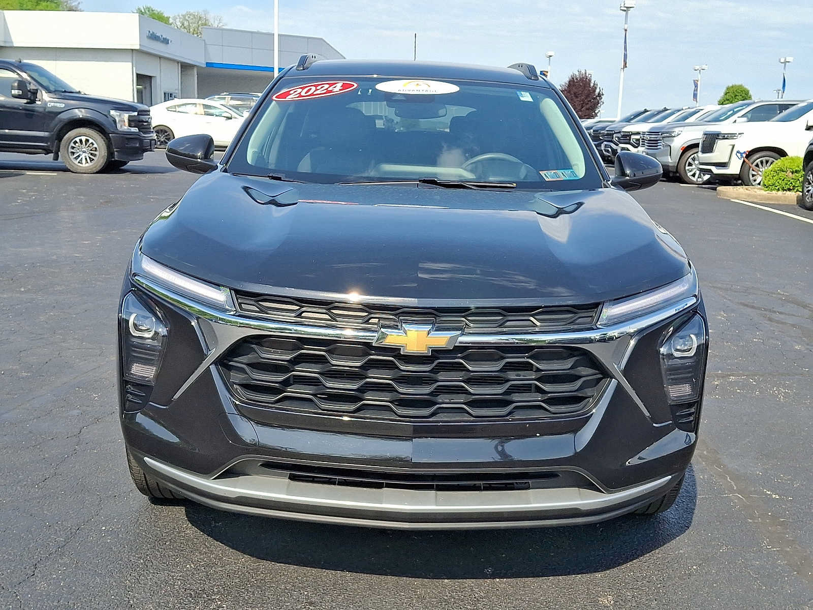 Used 2024 Chevrolet Trax LT FWD image 2