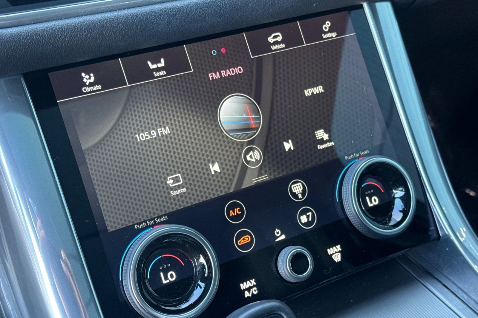 Used 2020 Land Rover Range Rover Sport HSE image 24