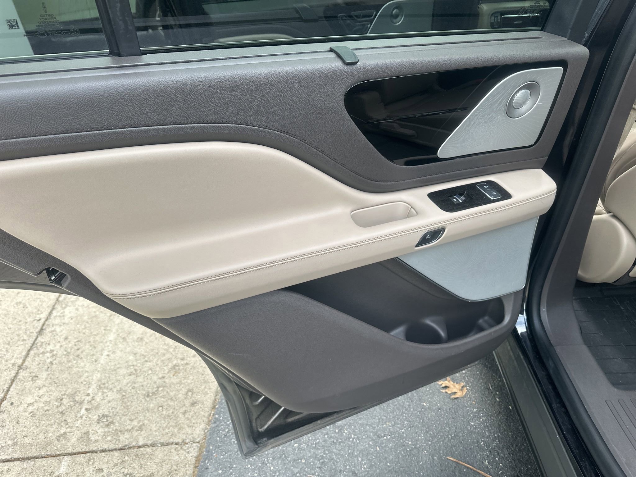 Used 2020 Lincoln Aviator Reserve w/ Equipment Group 202A image 15