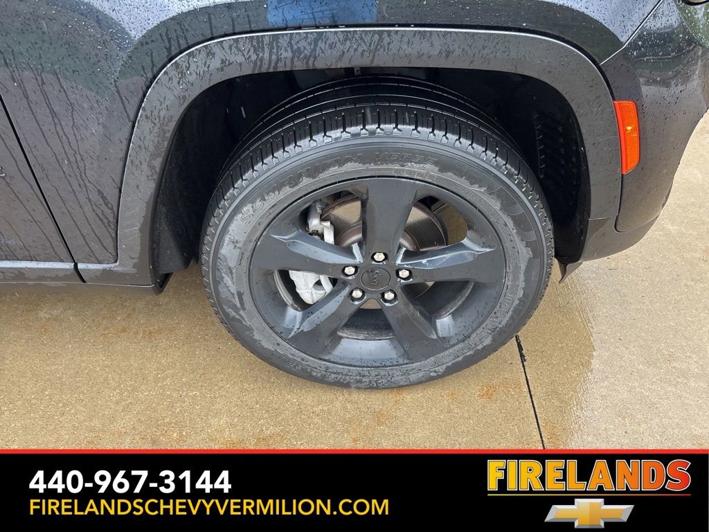 Used 2023 Jeep Grand Cherokee Limited w/ Black Appearance Package AWD/4WD image 53