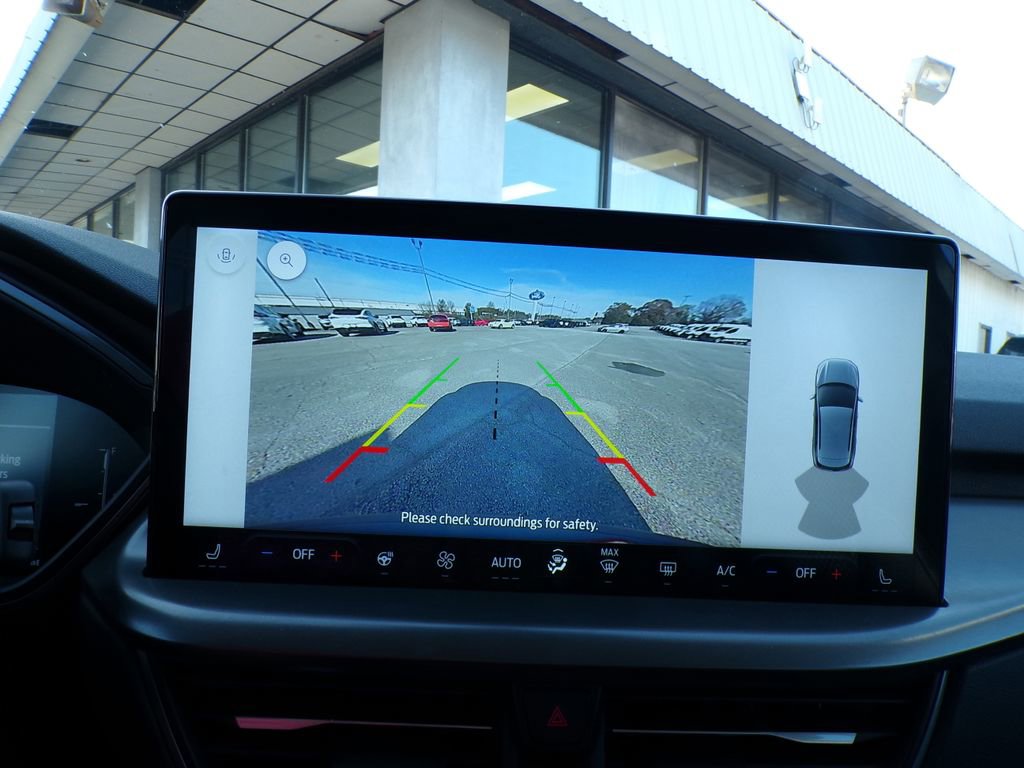 Used 2025 Ford Escape SE w/ Class II Trailer Tow Package image 17