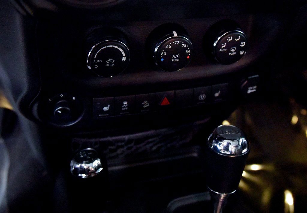 Used 2017 Jeep Wrangler Unlimited Sahara image 18