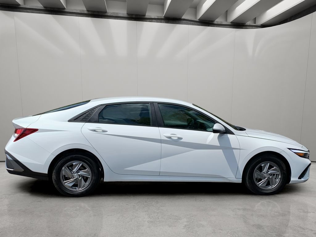 Certified 2026 Hyundai Elantra SE FWD image 6