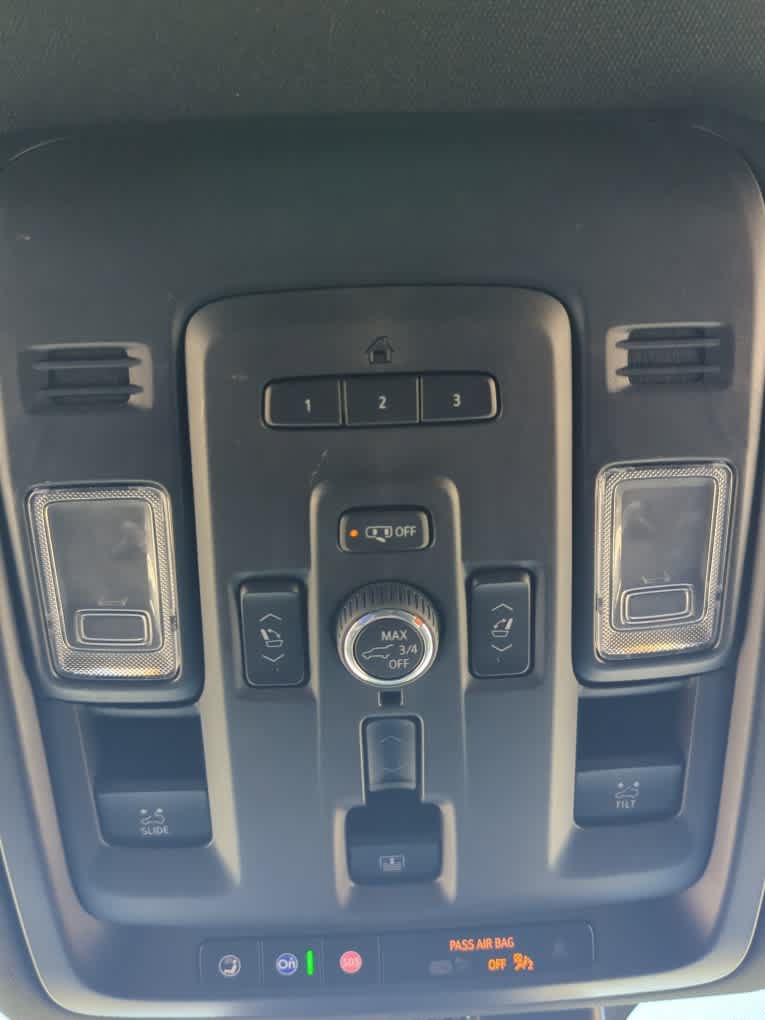 Used 2024 GMC Yukon XL Denali AWD/4WD image 19