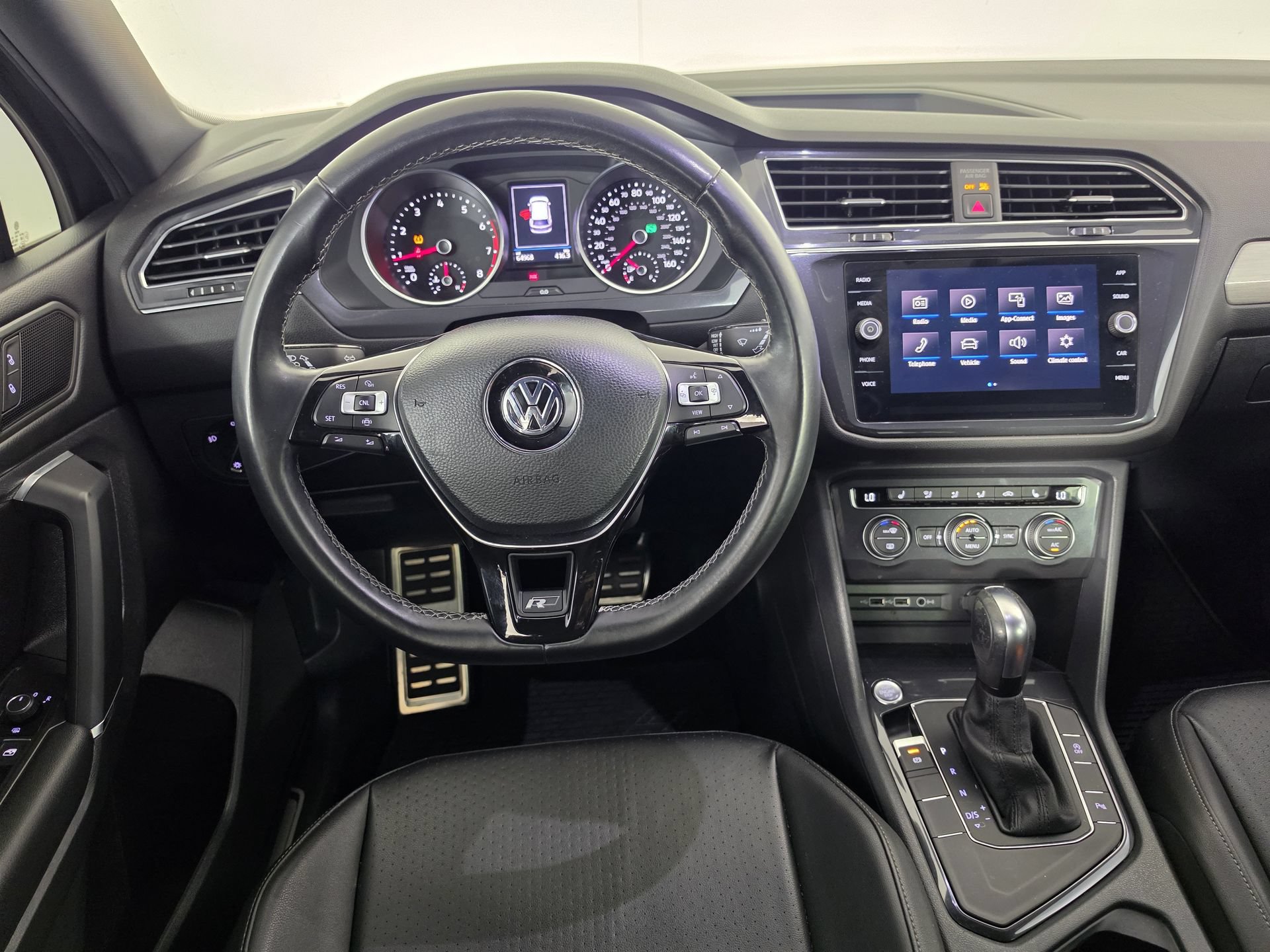 Used 2020 Volkswagen Tiguan SE R-Line FWD image 2