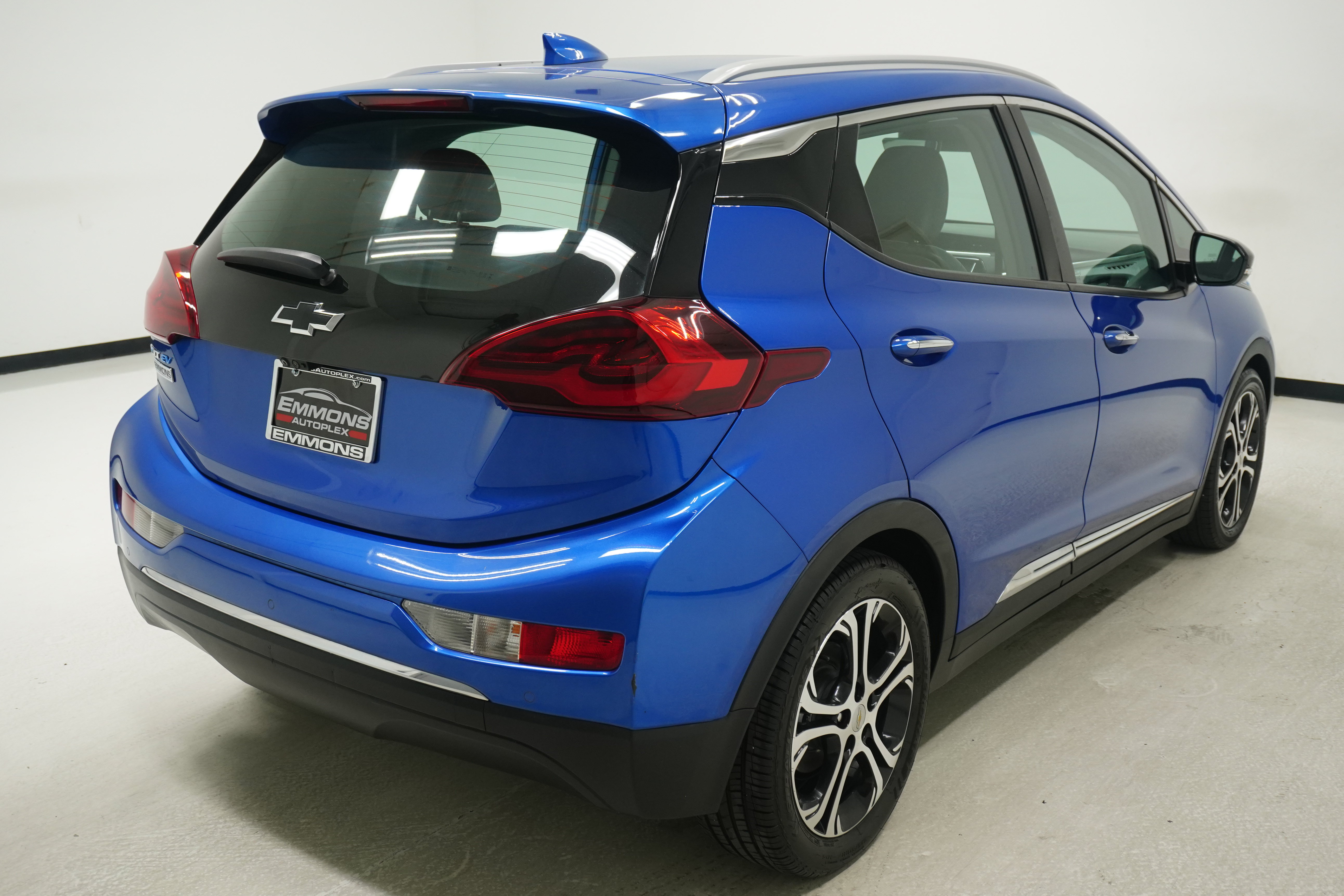 Used 2020 Chevrolet Bolt Premier w/ Infotainment Package FWD image 4
