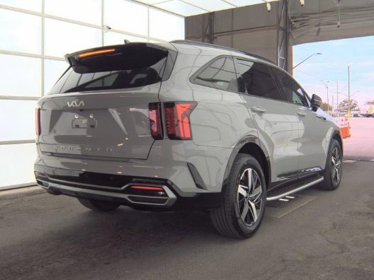 Used 2022 Kia Sorento EX w/ Panoramic Sunroof Package image 3