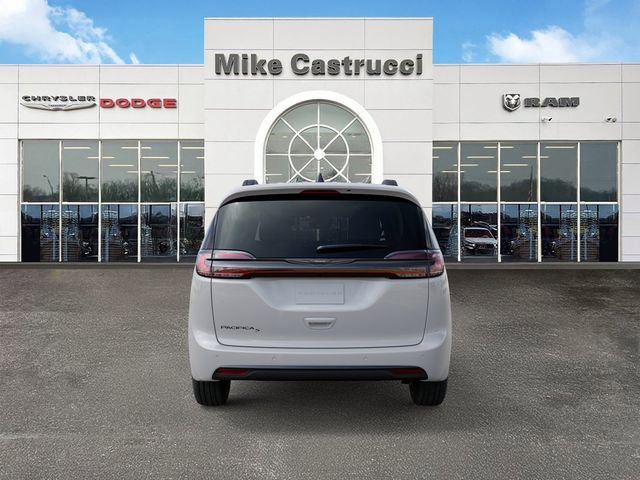 New 2026 Chrysler Pacifica Select image 7
