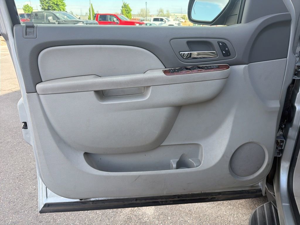 Used 2011 Chevrolet Suburban LT w/ Luxury Package image 6