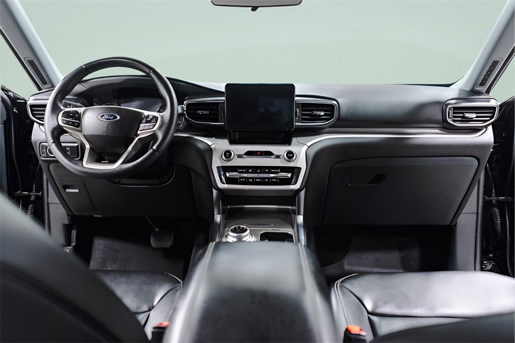 Used 2023 Ford Explorer XLT w/ Equipment Group 202A image 9