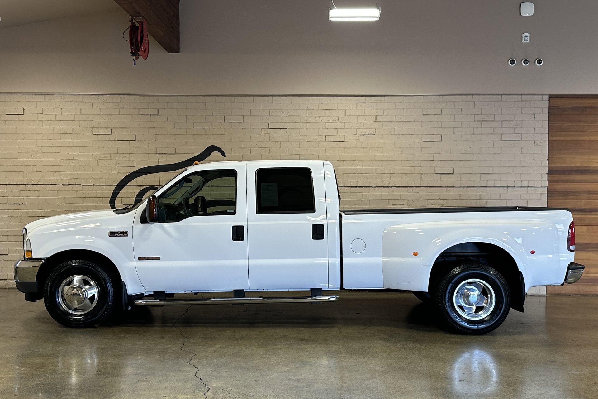 Used 2003 Ford F350 2WD Crew Cab DRW Super Duty image 9