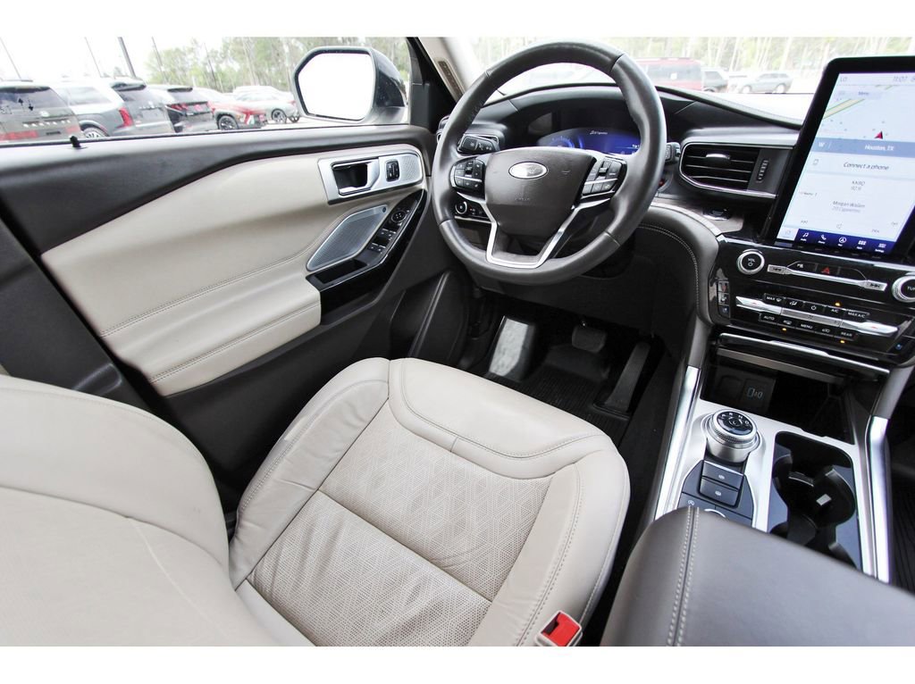 Certified 2024 Ford Explorer Platinum w/ Technology Package image 11