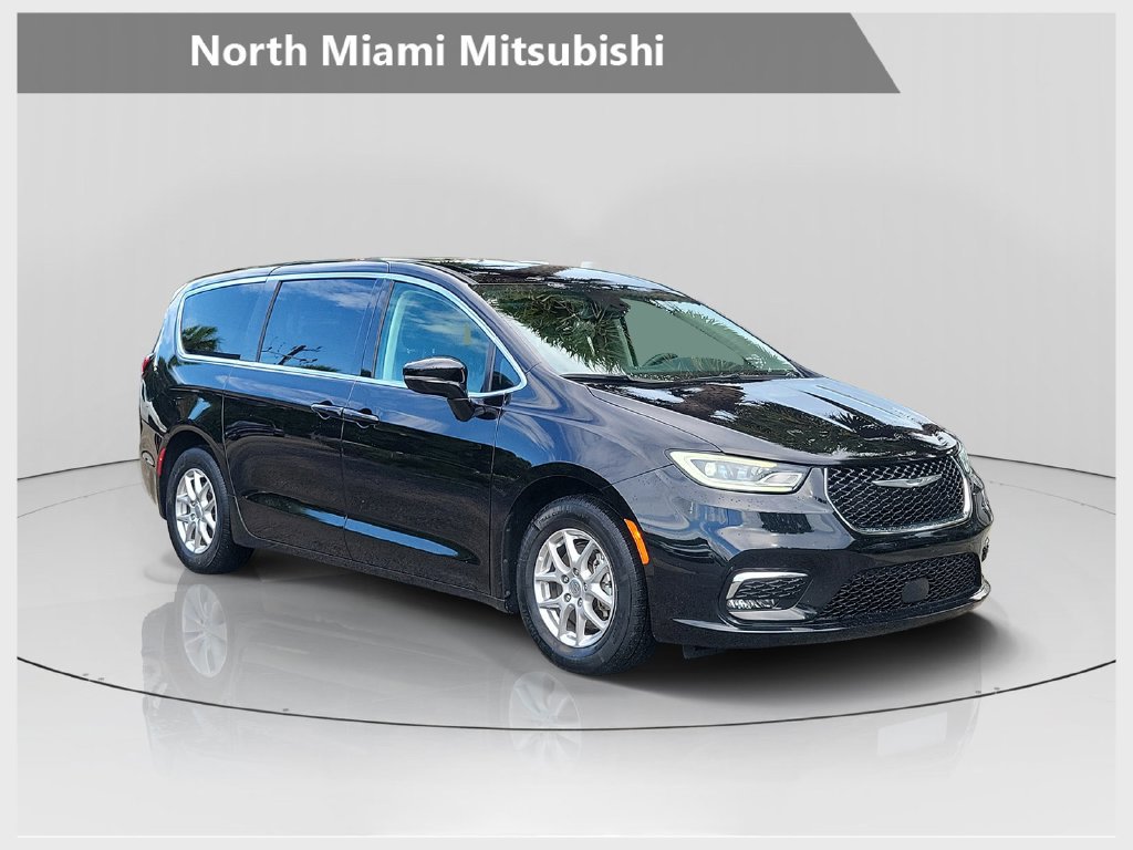 Used 2024 Chrysler Pacifica Touring-L FWD image 1