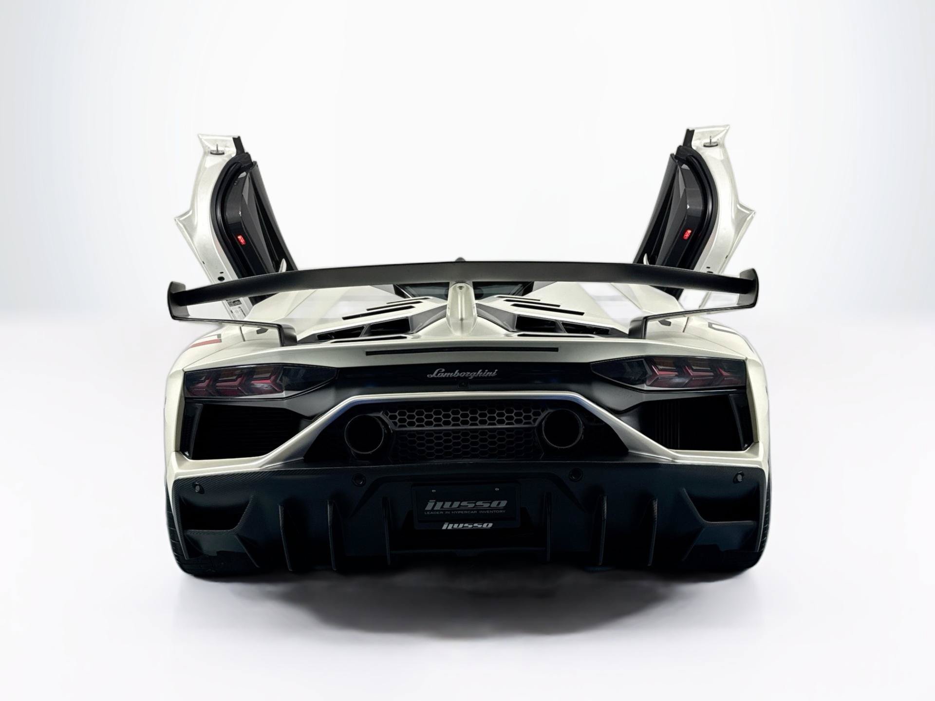 Used 2020 Lamborghini Aventador SVJ AWD/4WD image 3