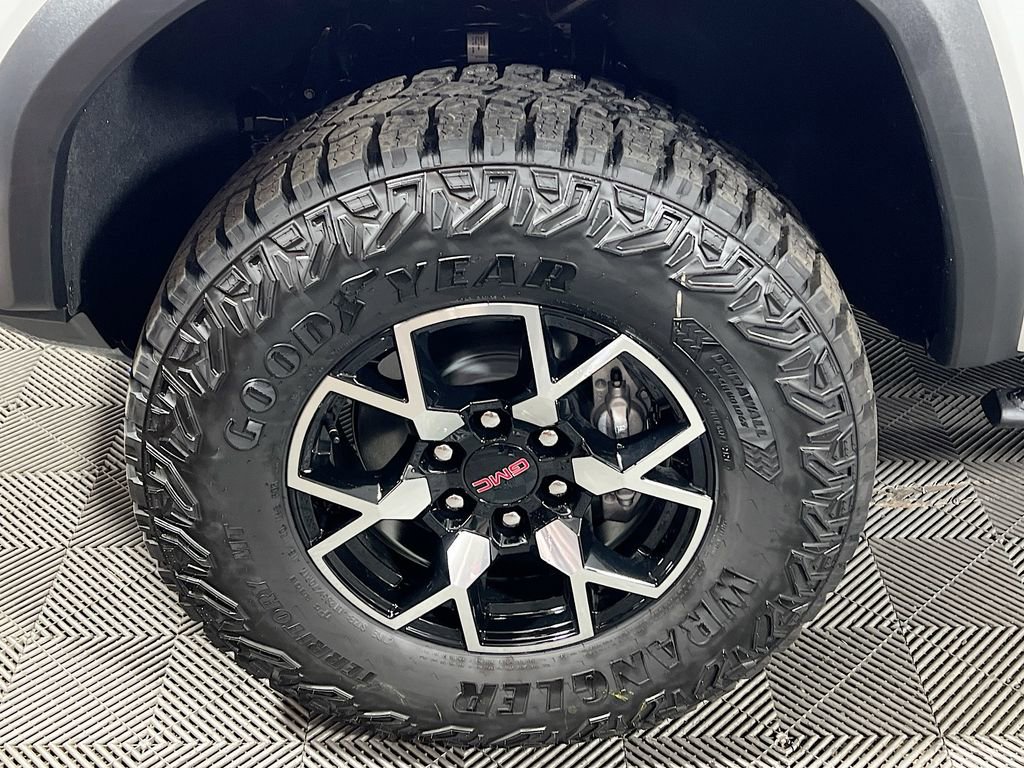 Used 2024 GMC Canyon AT4X image 25