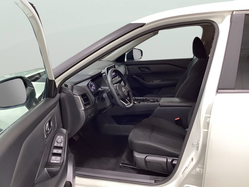Used 2024 Nissan Rogue S AWD/4WD image 7