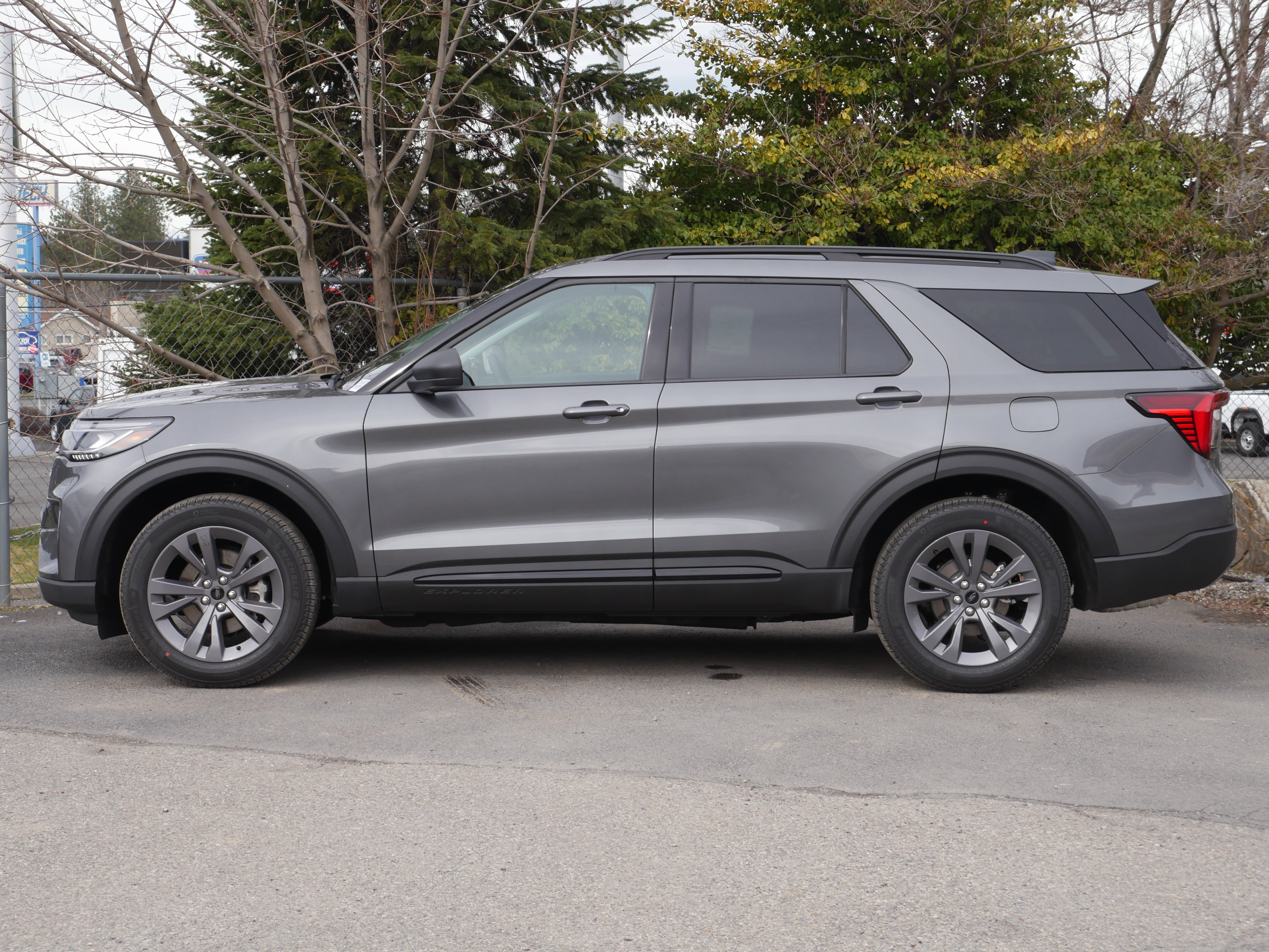 New 2026 Ford Explorer Active w/ Active Comfort Package image 3