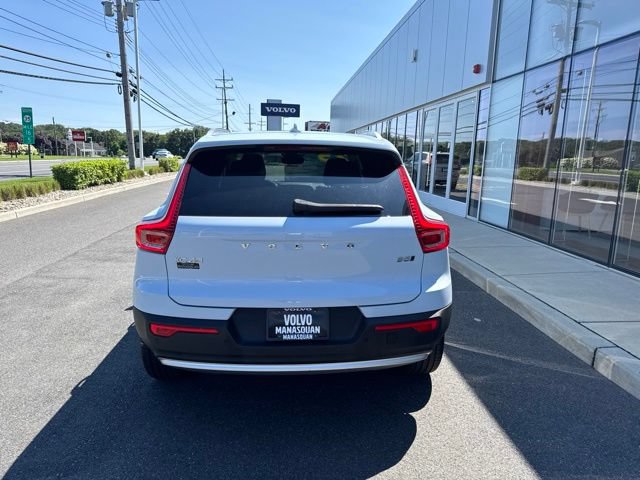 Certified 2025 Volvo XC40 B5 Core AWD/4WD image 4