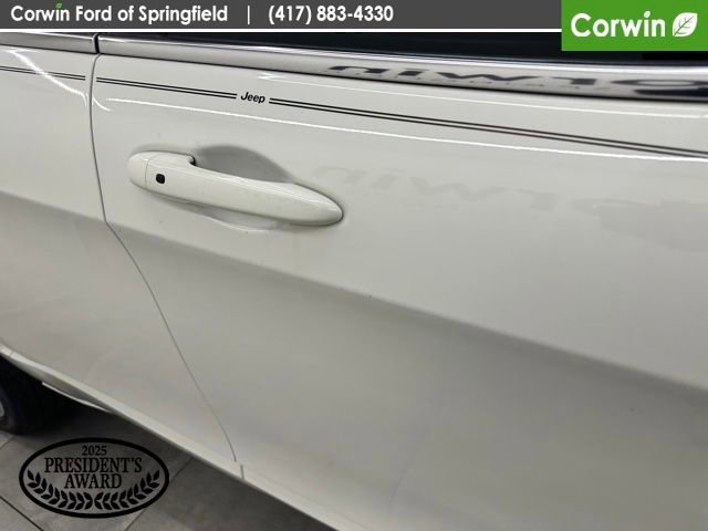 Used 2019 Jeep Cherokee Overland w/ Technology Group image 8