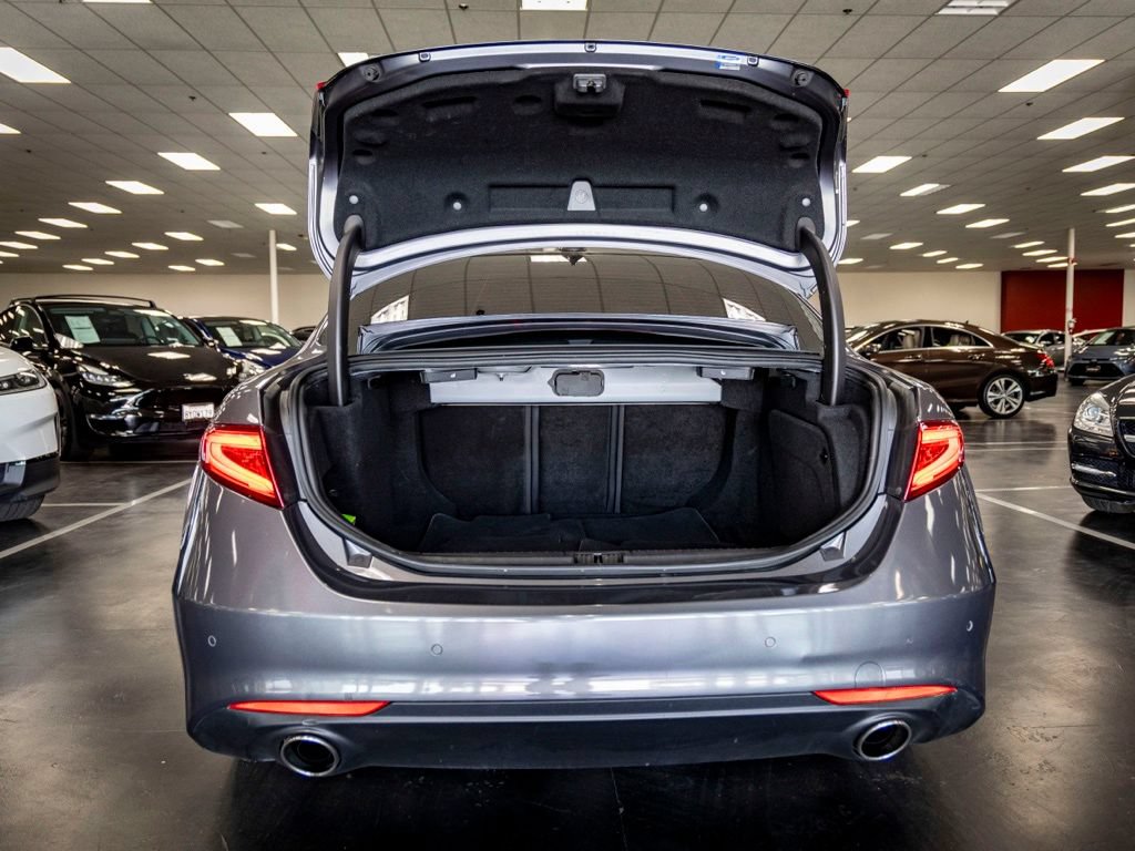 Used 2018 Alfa Romeo Giulia Ti w/ TI Leather Package RWD image 29