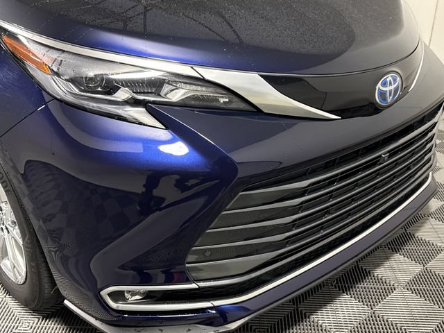 Used 2024 Toyota Sienna Platinum AWD/4WD image 12