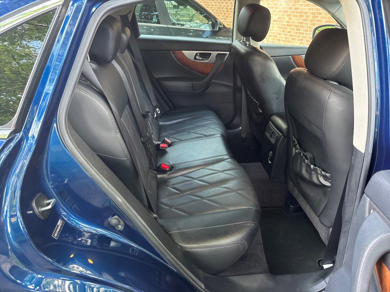 Used 2016 INFINITI QX70 AWD w/ Premium Package image 32
